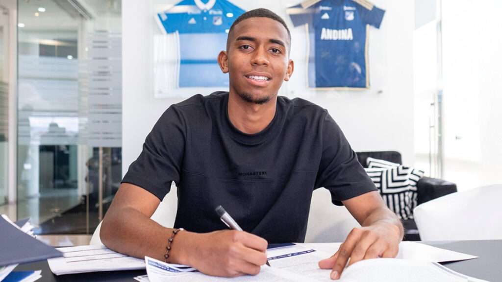 Samuel Martín firma contrato. - Millonarios FC.