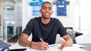 Samuel Martín firma contrato profesional con Millonarios