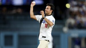 Así fue el lanzamiento de la primera bola de Checo Pérez en el Dodger Stadium