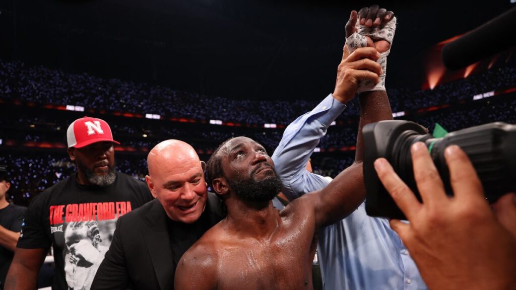 Terence Crawford en festejo de victoria
