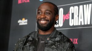 Terence Crawford responde a los rumores sobre su lesión de hombro: “¡No se lo digan a Canelo!”