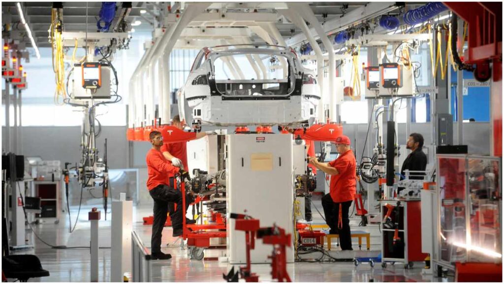 Trabajadores esperan el aguinaldo 2025 | Reuters