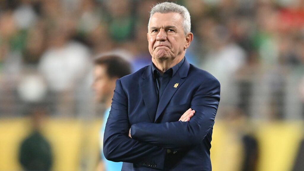 Javier Aguirre en partido de selección mexicana