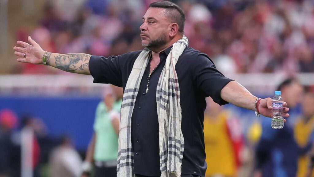 Turco Mohamed elogia a Alexis Vega