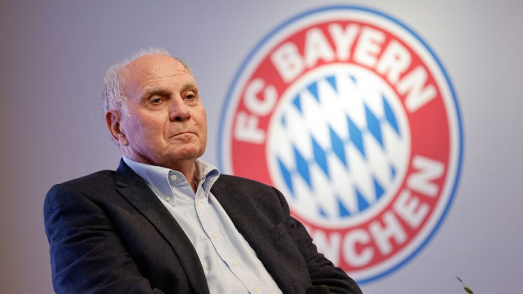 Uli Hoeness ataca al Barcelona y defiende gestión del Bayern