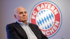 Uli Hoeness lanza un dardo al Barcelona y defiende la política del Bayern Munich