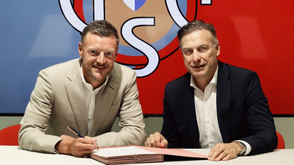 Jamie Vardy firmó contrato con el Cremonese