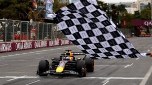 Verstappen gana el GP de Azerbaiyán sin complicaciones; Carlos Sainz suma su primer podio con Williams