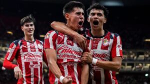 Chivas le pega al Necaxa en el regreso de Fernando Gago al Akron