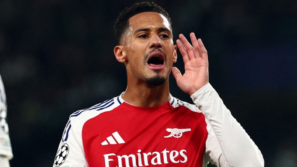 William Saliba se mantendrá en el Arsenal varios años más luego de que el club londinense haya anunciado su renovación hasta 2030.