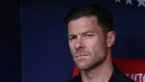 Xabi Alonso, decepcionado tras ser goleado en el derbi
