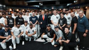 Entre aplausos y abucheos: Trump acompaña a los Yankees en homenaje a las víctimas de los atentados