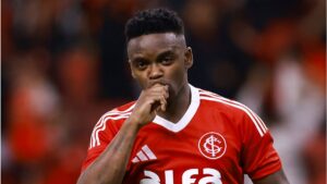 Johan Carbonero salva en la agonía al Inter de Porto Alegre ante Corinthians