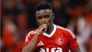 Johan Carbonero salva en la agonía al Inter de Porto Alegre ante Corinthians