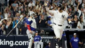 El cuadrangular ‘imposible y ayudado por fantasmas’  de Aaron Judge mantiene con vida a los Yankees