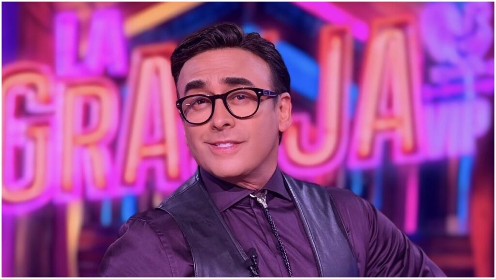 Adal Ramones, conductor de La Granja VIP México 2025 | X: @lagranjavipmx