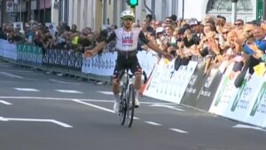 Adam Yates gana la Coppa Agostini 2025; Isaac del Toro queda fuera del top 10