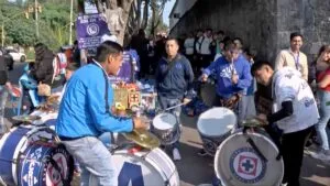 Afición de Cruz Azul arropa al equipo en el entrenamiento previo al Clásico Joven