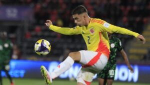 Simón García, el ‘patrón’ de la defensa que pierde Colombia para el duelo ante España