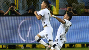 Guatemala da el golpe en El Salvador y revive su camino al Mundial