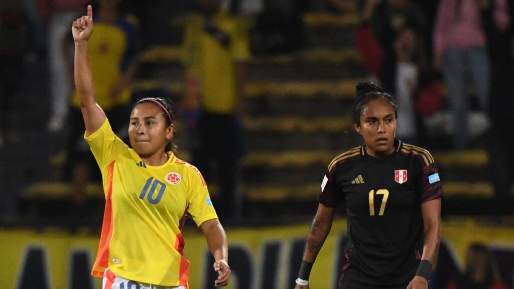Leicy Santos jugando con la Selección Colombia / Foto por JAIME SALDARRIAGA / AFP