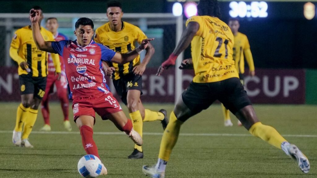 Xelajú MC y Real España disputaron una serie muy pareja | EDWIN BERCIAN / AFP