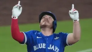 Alejandro Kirk hace historia en la Serie Mundial con su quinto jonrón de postemporada