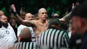 Alex Pereira acaba con Ankalaev y es nuevo campeón de los semipesados