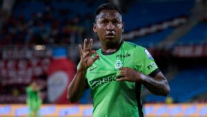 Nacional rechaza la sanción a Morelos tras sus declaraciones sobre el penal ante Boyacá Chicó