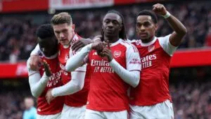 Eberechi Eze aplica ‘la ley del ex’ y mantiene al Arsenal como líder de la Premier League