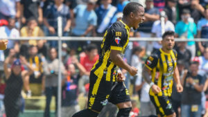 Aurora sorprende y pone fin al invicto de Municipal en el Derby de la Capital