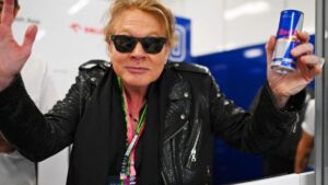 ¿Axl Rose se paseó en Transmilenio? Esto sabemos de la foto viral del de Guns N’ Roses