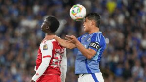 Millonarios blinda a su defensa y sella renovaciones para el futuro