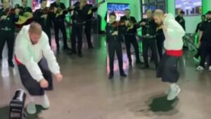 Justin Bieber sacó “los prohibidos”: el cantante fue captado bailando con mariachi en Los Ángeles