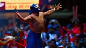 Blue Demon Jr sufre accidente automovilístico y se encuentra en terapia intensiva