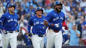 Blue Jays vuelven a golpear a Yankees y toman ventaja de 2-0 en la Serie Divisional