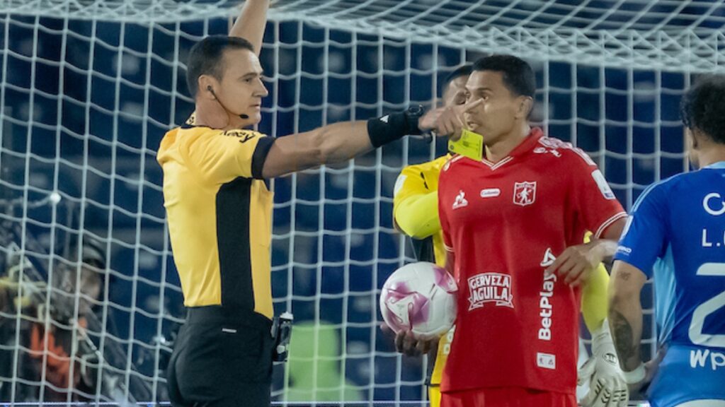 Bocanegra, jugador de América | VizzorImage.