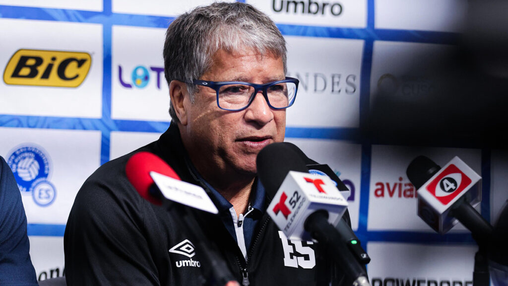 Hernán 'Bolillo' Gómez, en conferencia de prensa | @LaSelecta_SLV