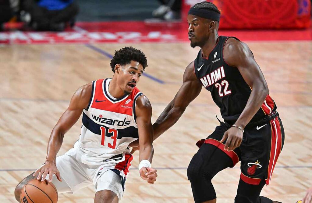 Jimmy Butler y Jordan Poole en el NBA Mexico City Game 2024