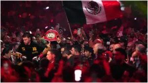 Papá de David Benavidez festeja que los cinturones del supermediano no estén “secuestrados” por Canelo Álvarez