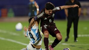 César Garza se queja del arbitraje, pero no pone excusas tras eliminación de México