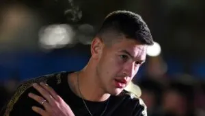 César Montes anota y le da el empate al Lokomotiv ante Akron Tolyatti