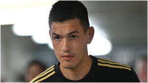 ¡Titular indiscutible! César Montes, presente en una nueva victoria del Lokomotiv