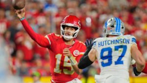 Patrick Mahomes se vuelve a poner a los Chiefs al hombro para domar a los Lions