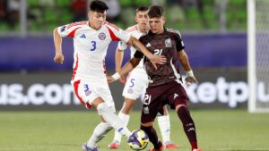 ¿Era penalti para México por falta sobre Tahiel Jiménez? 