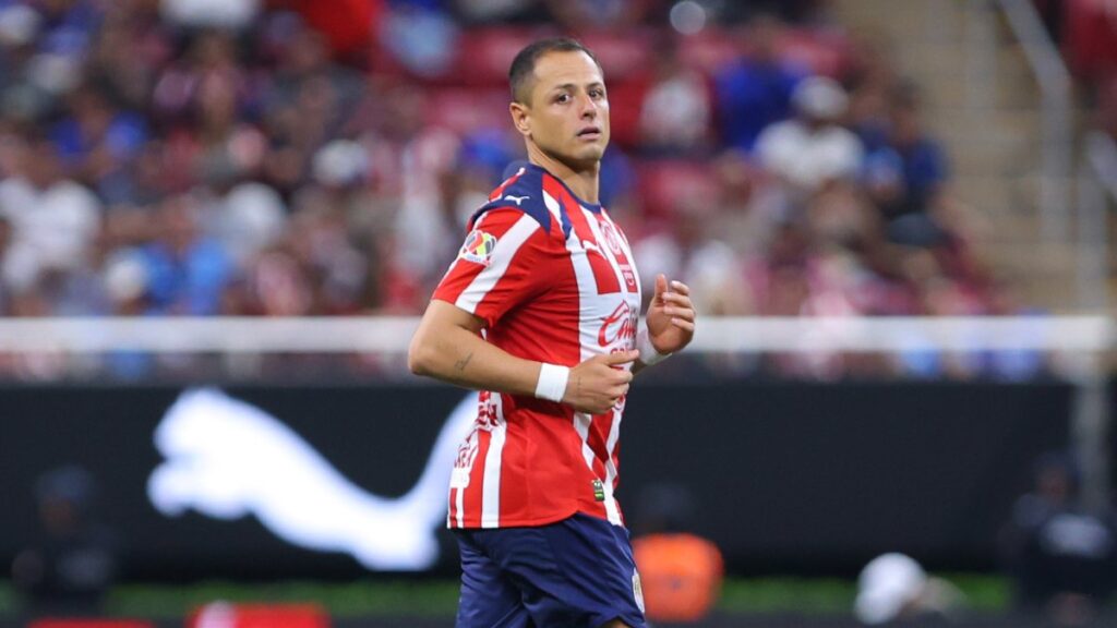América y Chivas empatan con gol de Chicharito incluido