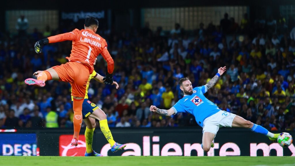 Cruz Azul y América se ven las caras en el Olímpico Universitario | Imago7