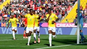 Colombia da un golpe de autoridad y aterriza en semifinales