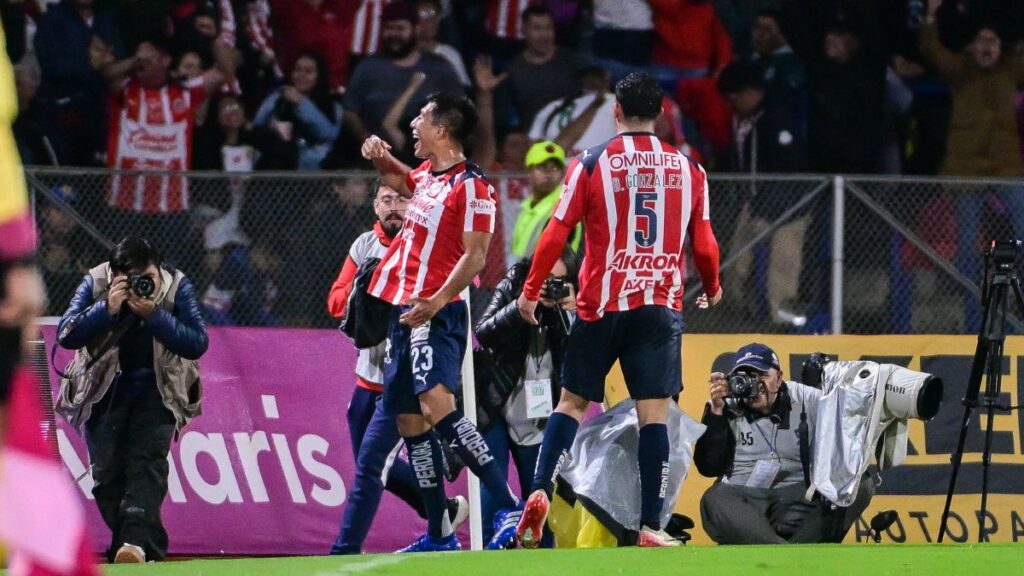 Chivas vence a Pumas en CU