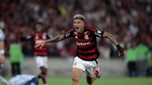Flamengo se lleva la ventaja a Avellaneda en el último suspiro